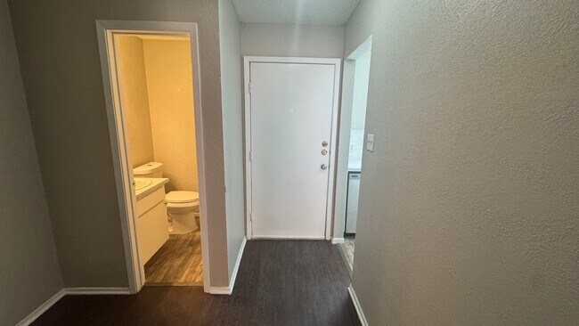 Foto del edificio - 3813 Coates Cir