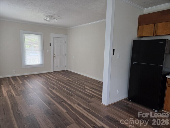 Foto del edificio - 127 N Maple St
