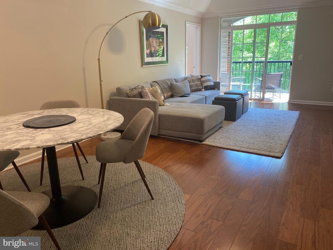 Foto principal - 6155 Shadywood Rd