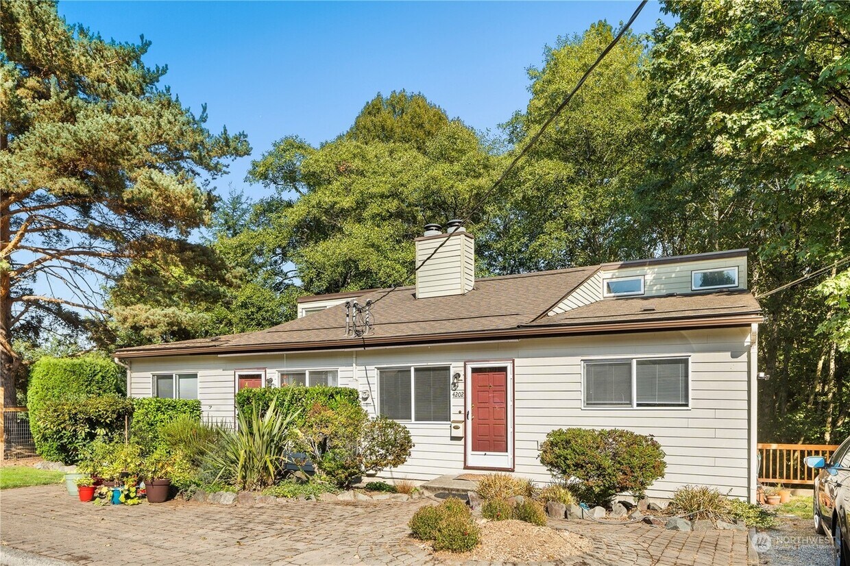 Photo - 4202 28th Ave SW (Seattle, WA)