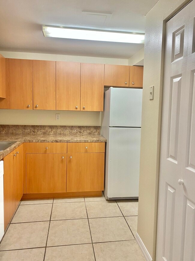 Building Photo - 405 Executive Center Dr