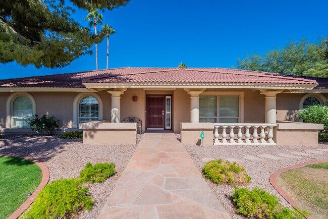 Building Photo - 3 Bed 2 Bath home private pool in Paradise...