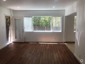 Building Photo - 955 Hyperion Ave