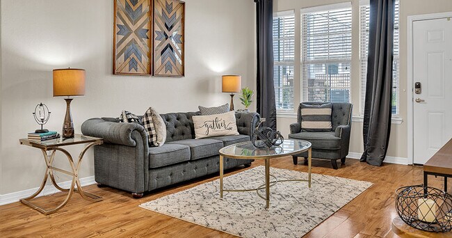 Foto del edificio - Retreat at Fremaux Town Center Apartments