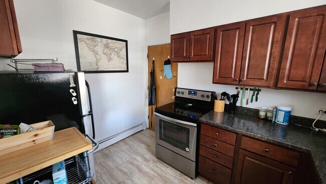 Foto del edificio - 1348 W Chase Ave