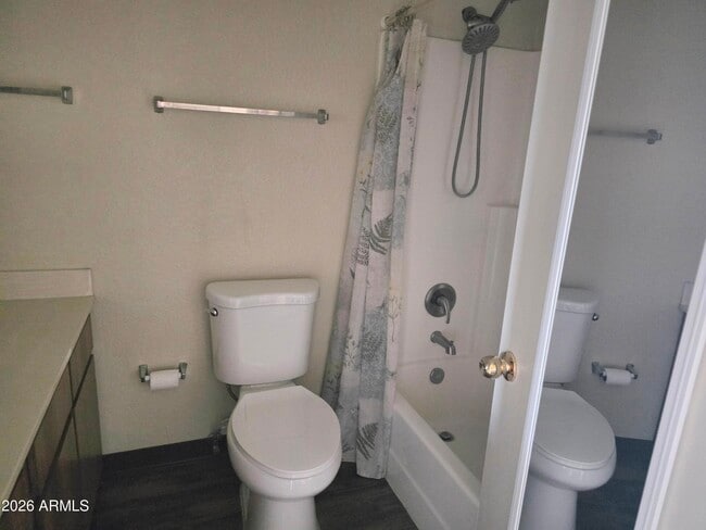 Building Photo - 455 N Tegner St