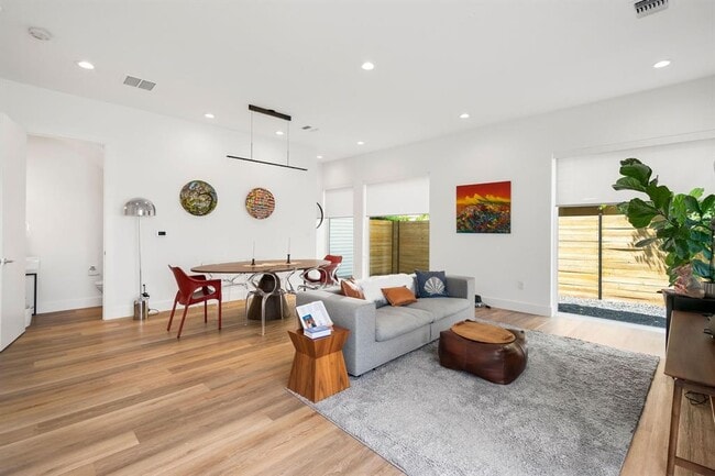 Building Photo - 5507 Manor Rd