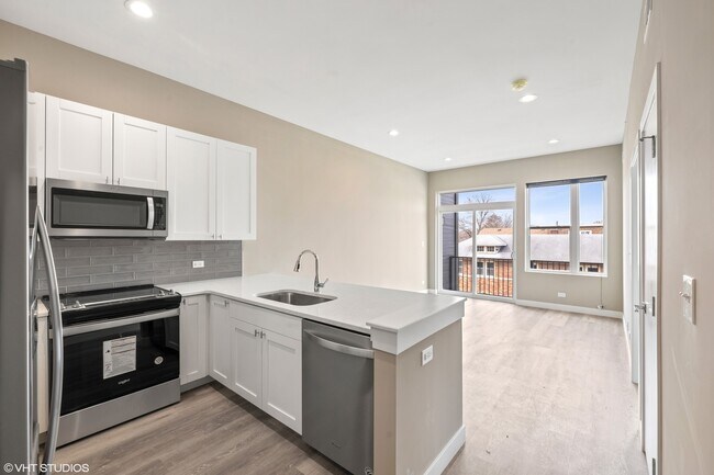 Foto del edificio - 3708 Grand Blvd