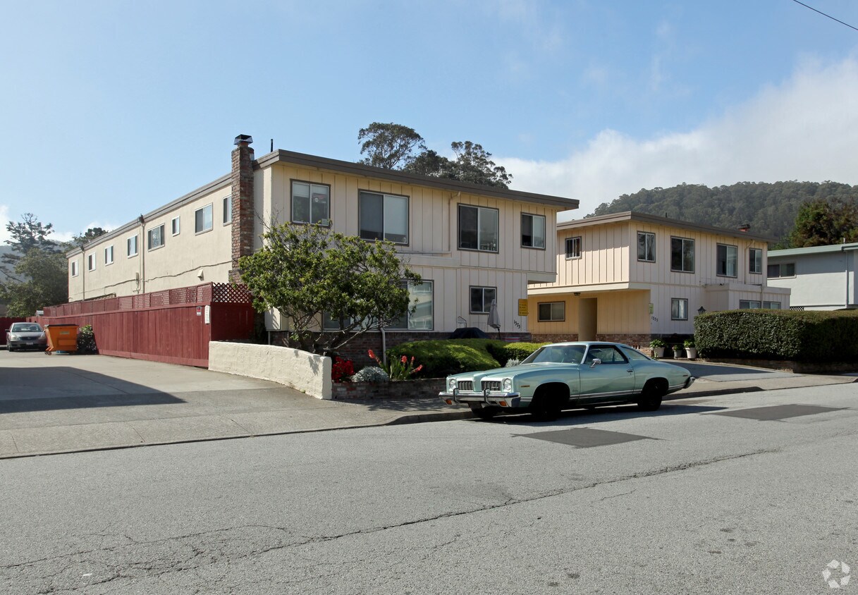 Primary Photo - 1375 Adobe Dr
