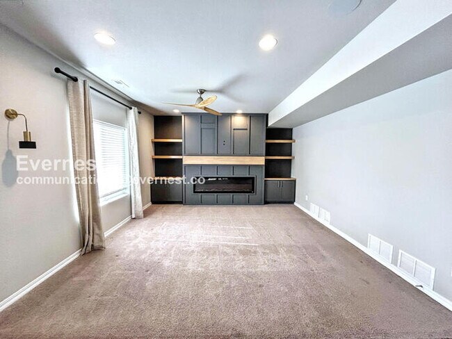 Foto del edificio - 6047 Mumford Dr.