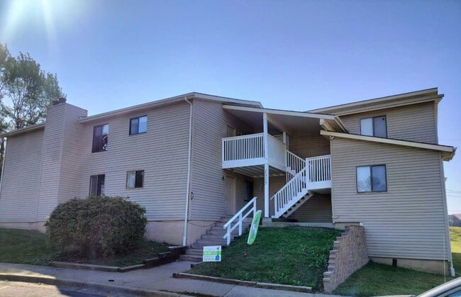 Building Photo - 1315 E 123rd Ter