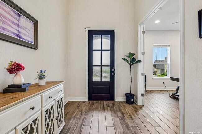 Building Photo - 1136 Aidenbaum