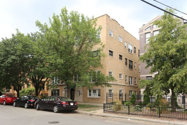 Building Photo - 824 W Waveland Ave