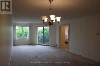 Building Photo - 215 Scotland St