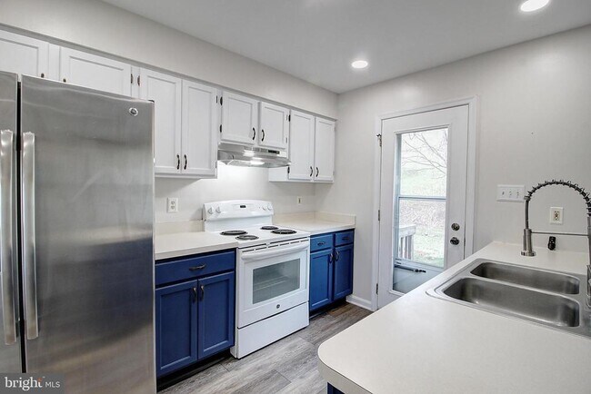 Building Photo - 2415 Prentice Ct