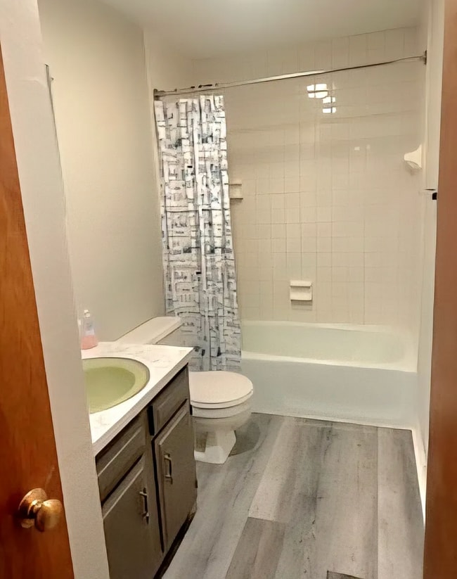 Building Photo - 321 Ella St