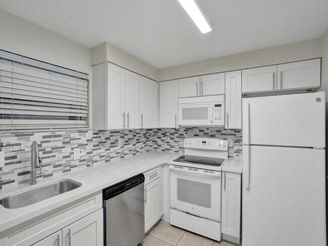 Foto del edificio - 4205 N University Dr