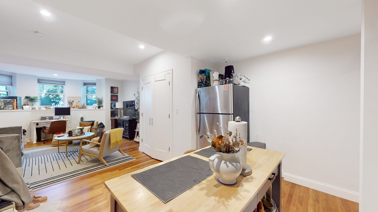 Building Photo - 289 Beacon St