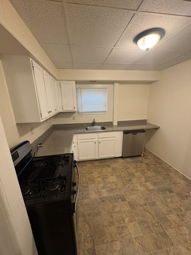 Building Photo - 63 Langslow St