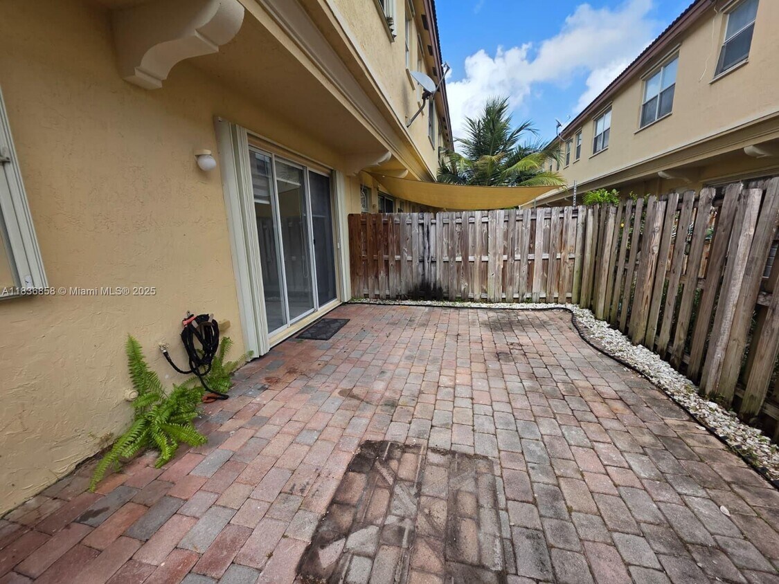 Foto del edificio - 12822 SW 135th St