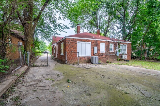 Foto del edificio - 345 S Zunis Ave