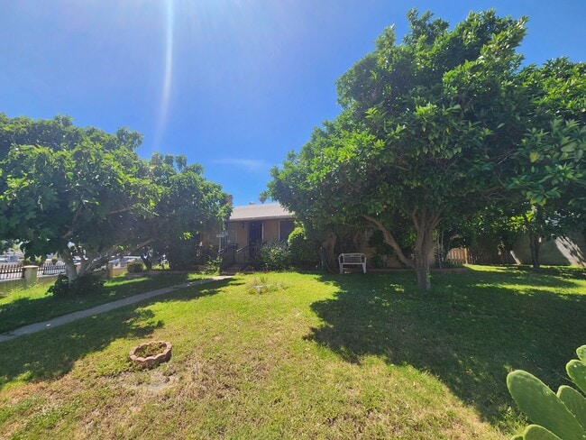 Foto del edificio - 14345 Chase St