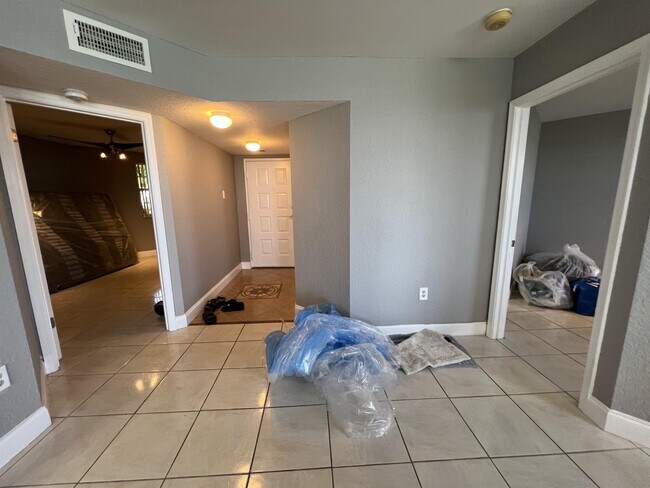Foto del edificio - 2871 N Oakland Forest Dr