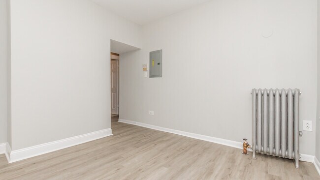 Foto del edificio - 2716 W Rosemont Ave
