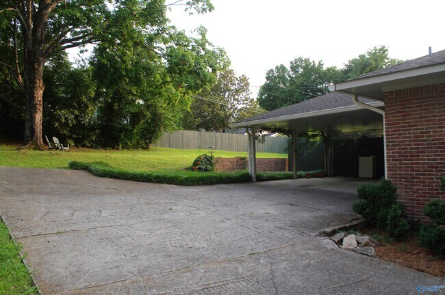 Foto del edificio - 1406 E Olive Dr SE