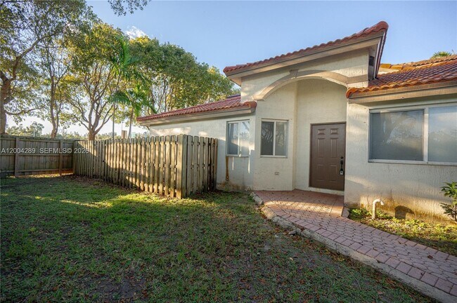 Foto del edificio - 5000 NW 116th Ct