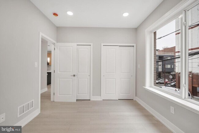 Foto del edificio - 1111 S 24th St