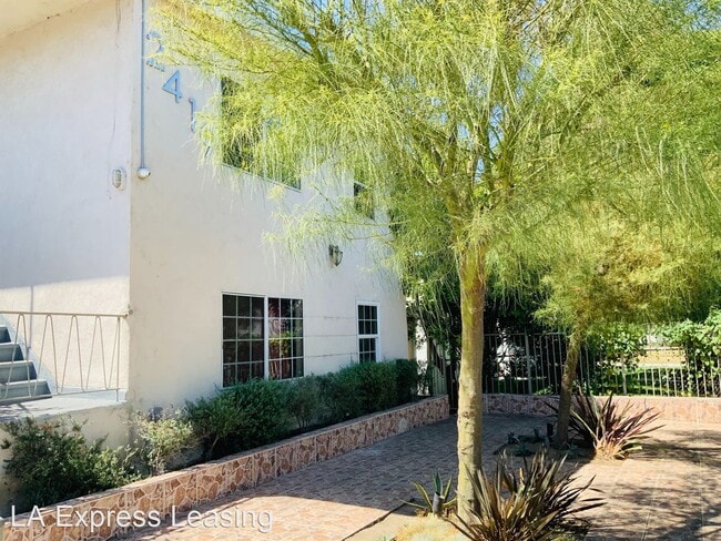 Building Photo - 2419 S Ridgeley Dr
