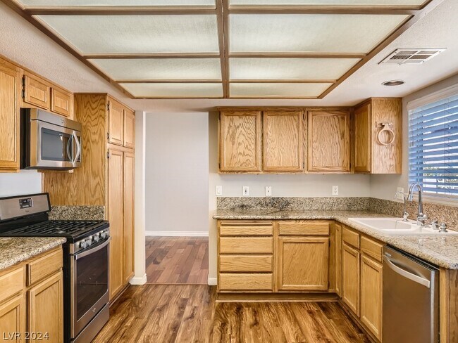Building Photo - 7500 W Radville Dr