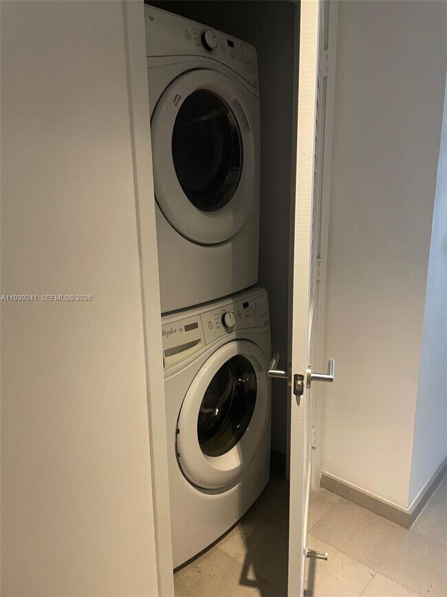 Building Photo - 88 SW 7th St