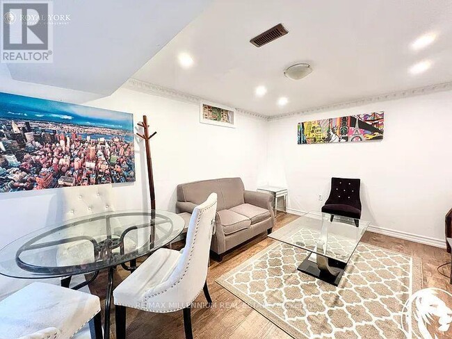 Building Photo - 66 Overlord Crescent