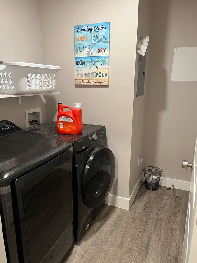 Foto principal - Spacious Townhome