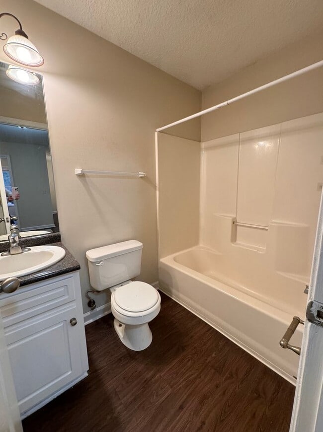 Building Photo - 101 Lindsay Ct