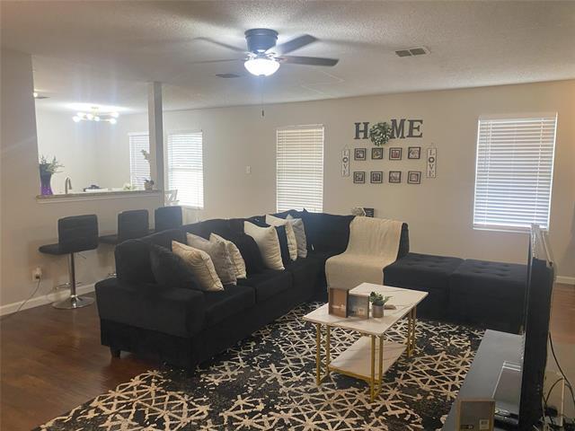 Foto del edificio - 2224 Maple Dr