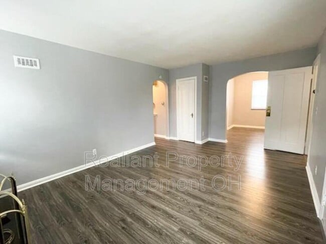 Building Photo - 7305 Brookcrest Dr