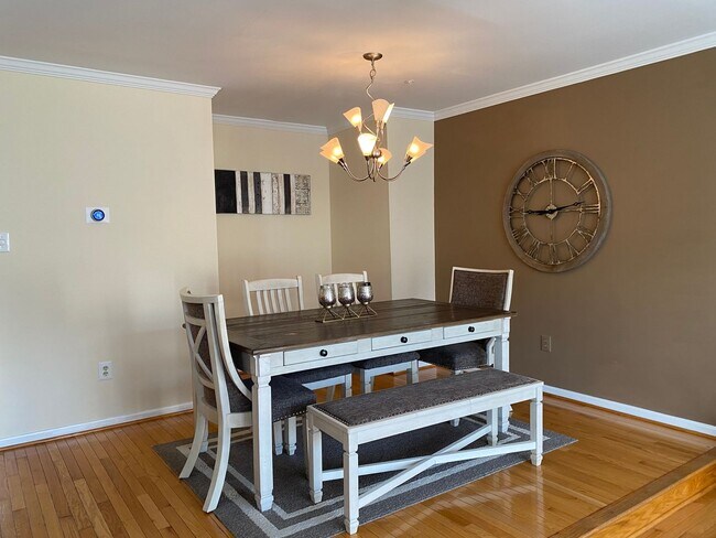 Building Photo - Stunning 3 BR/3 BA Townhome in Odenton!