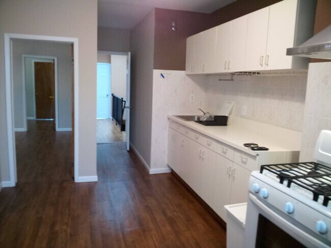 Foto del edificio - 6150 Eliot Ave