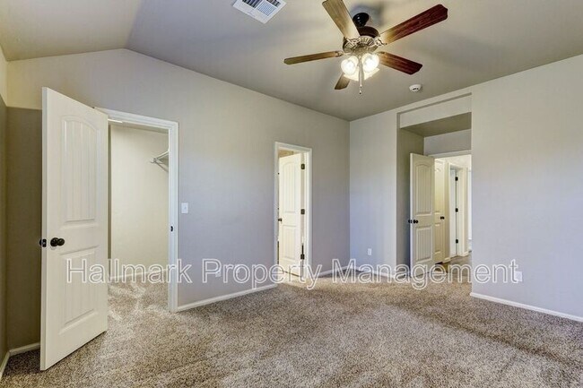 Building Photo - 8705 SW 37th St