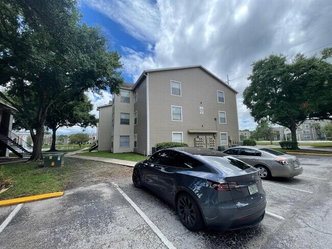 Foto del edificio - 4708 Walden Cir
