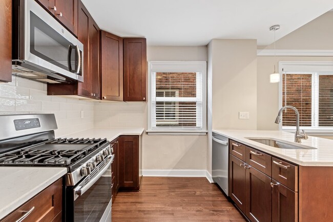 Dream Kitchen! - 1802 E Long St