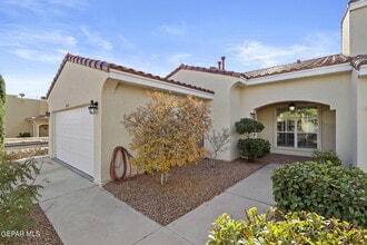 Building Photo - 11682 Dos Palmas Dr
