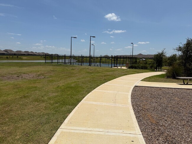 Foto del edificio - 16822 Spotted Oak Dr