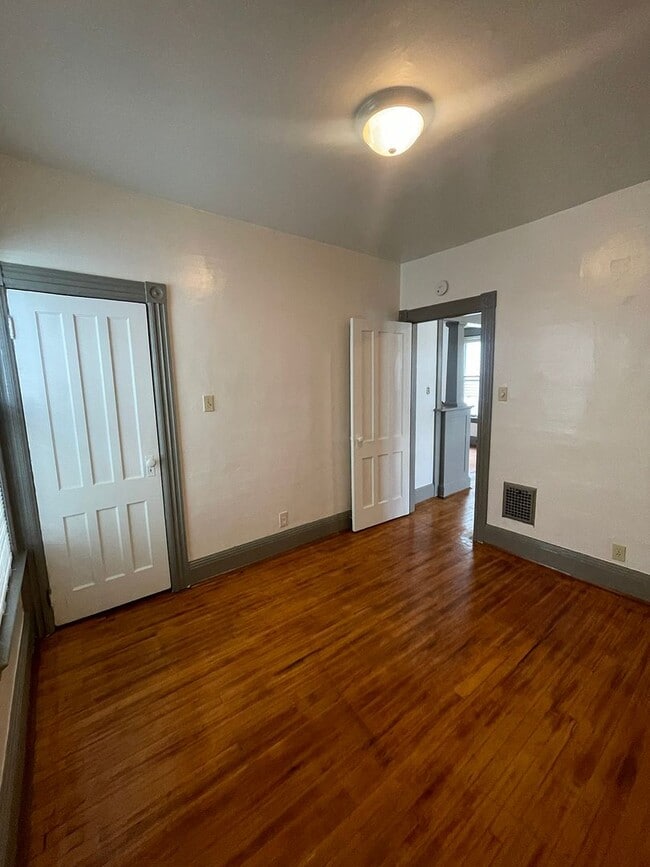 Building Photo - 30 Kenyon Ct