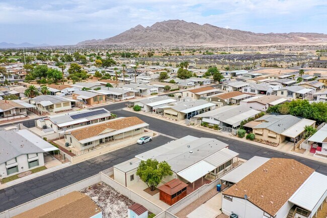 Building Photo - 55+ community 2 bed 2 bath