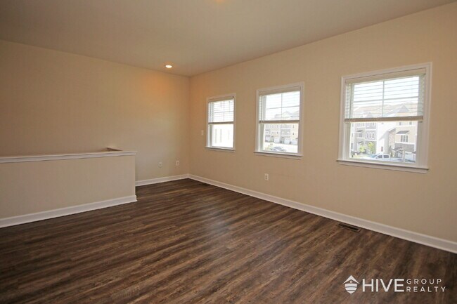 Foto del edificio - Beautiful End-Unit Townhouse with Pond Vie...