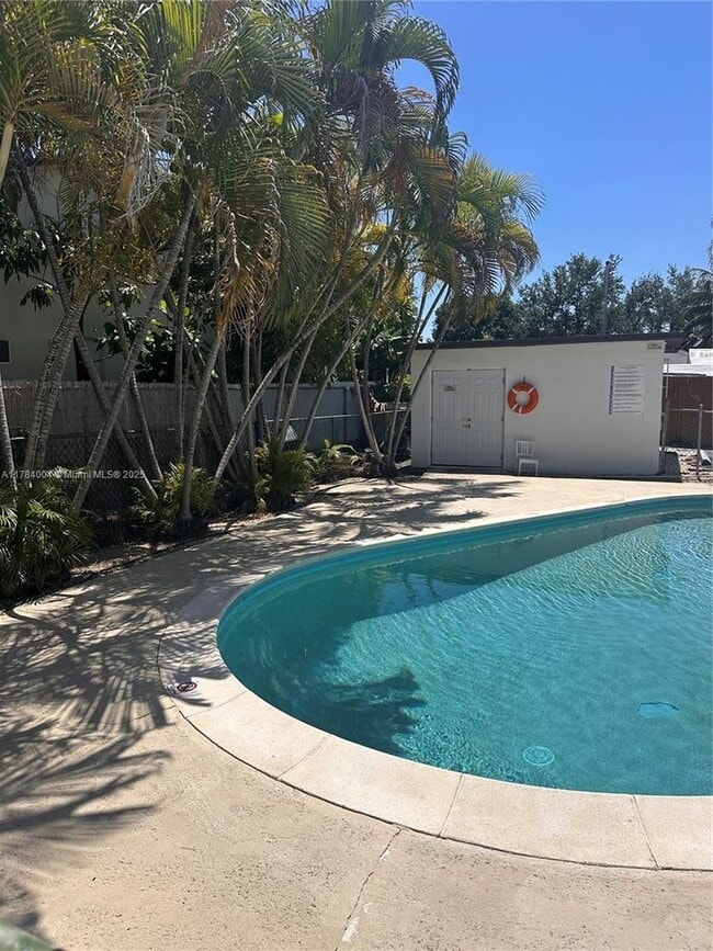 Foto del edificio - 3170 SW 16th St